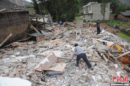 洛杉矶中美华人企业家捐款救助雅安地震灾区(