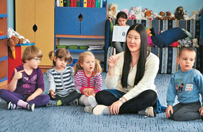免费中文课走进波兰公立幼儿园。
