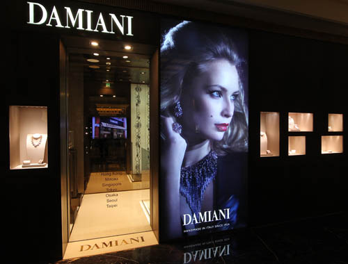 giorgio damiani先生与sophia loren女士共同为damiani上海半岛酒店