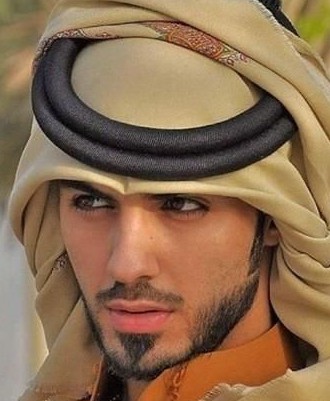 3名阿联酋男子太帅了，被沙特宗教警察驱逐出境。