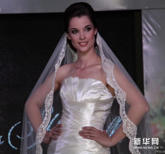 组图:乌兹别克斯坦的"美丽新娘"