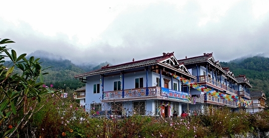 雅安宝兴县的跷碛古镇是个藏民村镇.