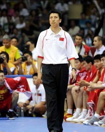 2009年5月,仅仅34岁的郭士强成为了中国男篮最年轻的主帅