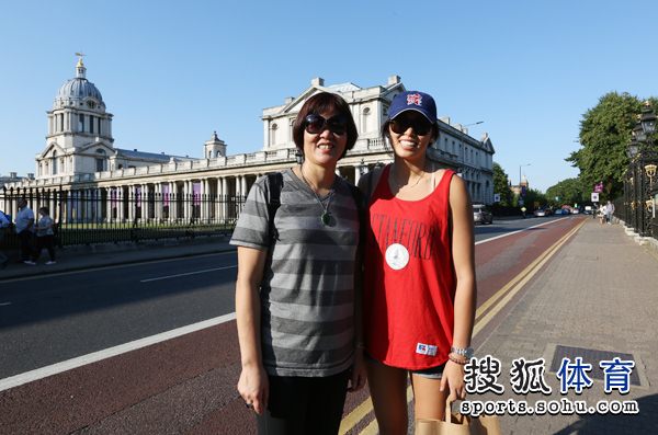 图文郎平与女儿畅游伦敦郎平与女儿合影