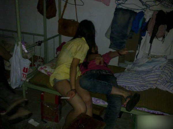 女屌丝宿舍真吓人 各种不雅画面(组图)