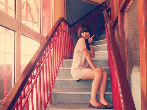 00后白丝初中小美女图片