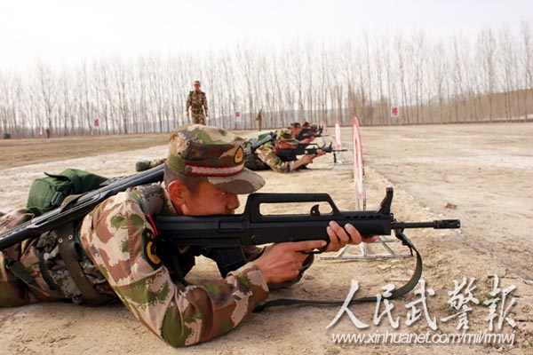 资料图:武警8663部队士兵射击训练.