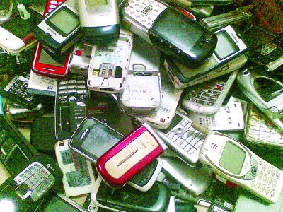 上亿部旧手机何去何从(组图)