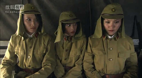 《x女特工》里,一批抗日时代的"尼基塔"们经过残酷的军营训练,个个都