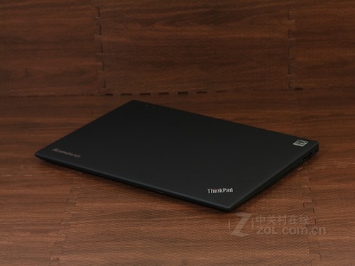 ThinkPad X1 Carbon 外观图 