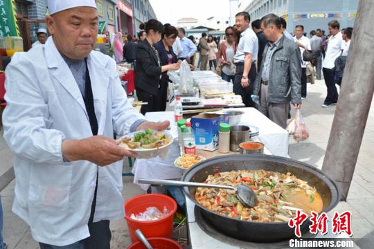 新疆焉耆举办首届"回民特色小吃暨旅游产品"展销会(组图)