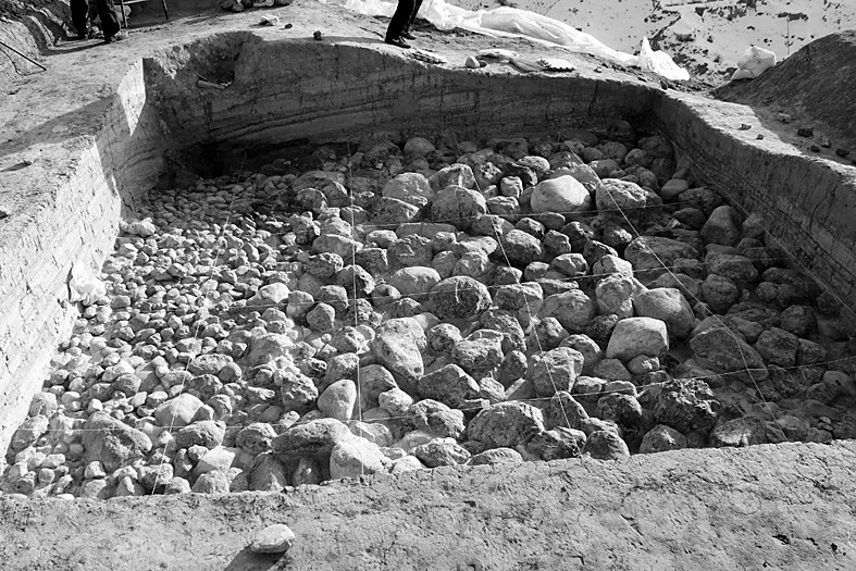 泥河湾发现早期古人类建筑物?石铺地面和石墙