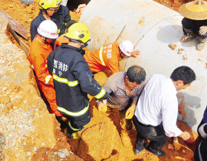 南宁市北湖路一工地发生塌方,造成一死一伤(图