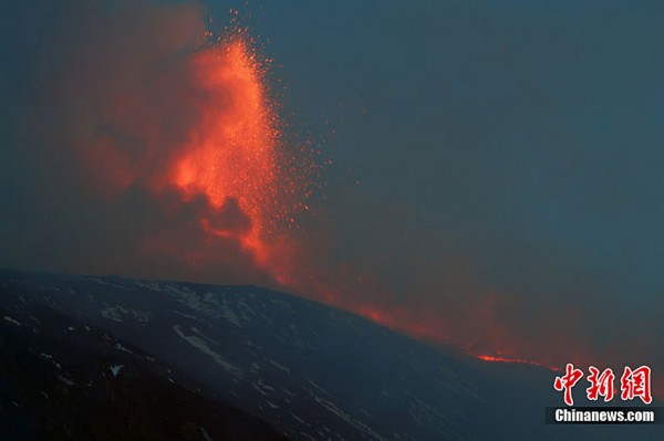 重启地狱之门:埃特纳火山熔岩壮丽景观(图)(1