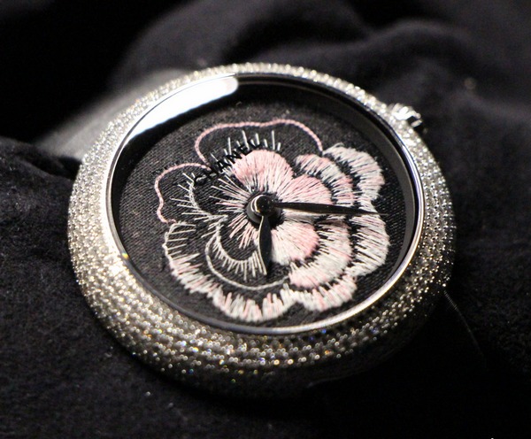 巴塞尔热门腕表:香奈儿山茶花刺绣珠宝腕表-奢侈品频道