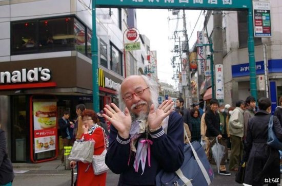 日本62岁大叔穿水手服扮萝莉卖萌爆红