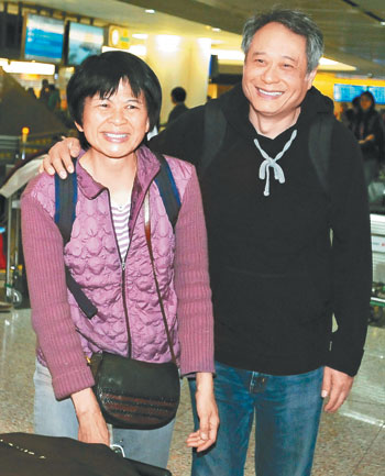 李安尽孝千里送惊喜 将磕头为母庆88岁大寿(图)