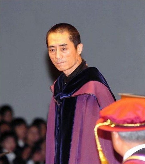 张艺谋为耶鲁大学博士 明星知性博士毕业照曝光