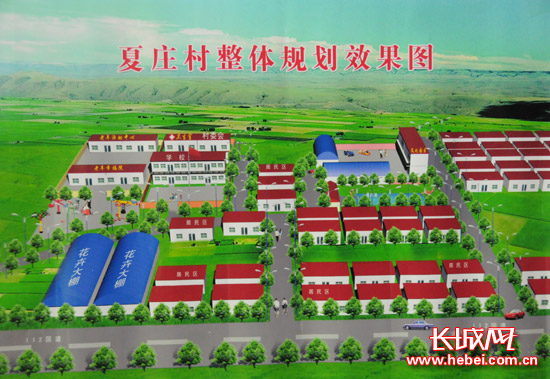驻夏庄村工作组组长,省民政厅副巡视员张世通挥镐破土.