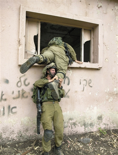 6日，戈兰高地，以色列士兵参加军事演习。