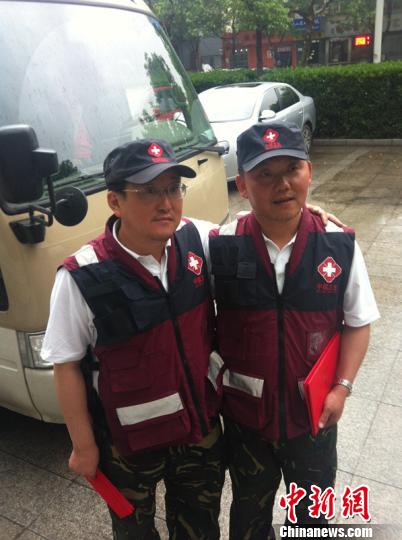 江苏赴川抗震救灾卫生应急队顺利回到南京。 黄鹂 摄