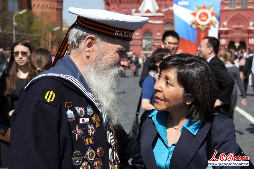 莫斯科举行庆祝苏联卫国战争胜利68周年阅兵式人民网莫斯科5月9日电