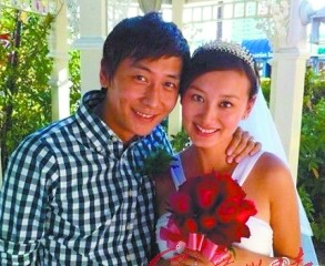 这是李好和郭晓敏夫妇的合照。