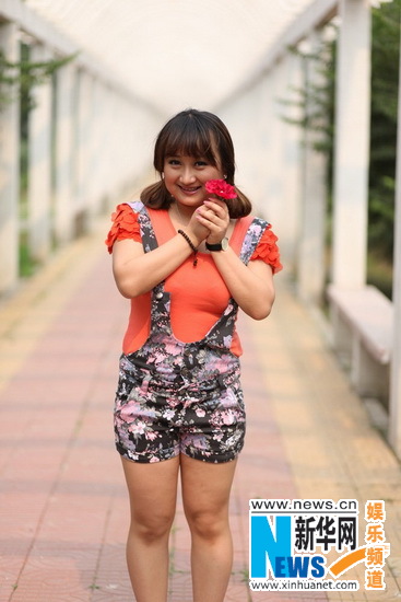 臧洪娜走红春日写真成治愈系女孩图