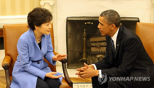 资料图：朴槿惠访美时与美国总统奥巴马在白宫举行首脑会谈。