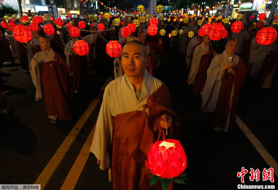 当地时间2013年5月11日,韩国首尔,为了迎接5月17日的佛诞日,佛教徒