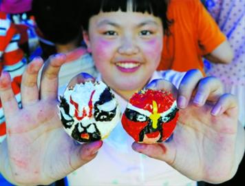 小小蟹壳绘脸谱(图)