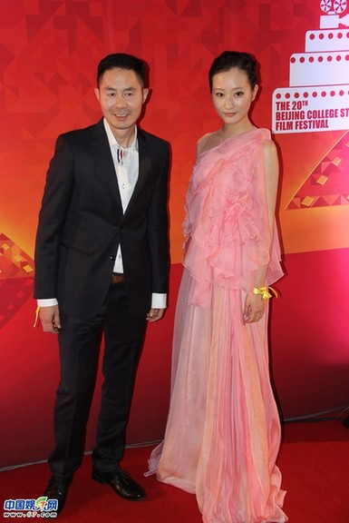 第12届北京大学生电影节红毯秀 众女星抛胸透