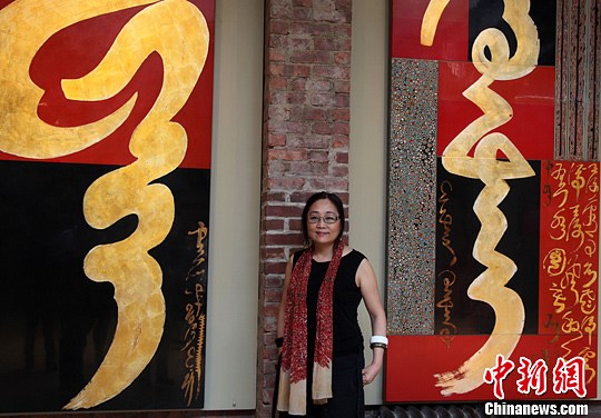5月16日，由亚洲文化中心主办的主题为“回归・复兴之约”张温帙现代漆画展将在纽约拉开帷幕。中新社发 阮煜琳 摄