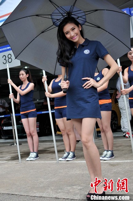 2013年5月13日,2013年ctcc中国房车锦标赛珠海站模特争奇斗艳,超短裙