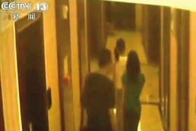 海南万宁某小学校长带6名小学女生开房的监控画面。