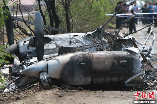 沈阳飞机坠毁出事飞机已经被烧毁只剩下些许碎