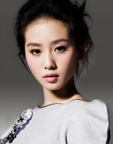 徐麒雯张俪领衔刘海挡道 掀起头帘仍是美女的女星(组图)