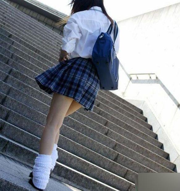 组图:实拍日本女生校服照