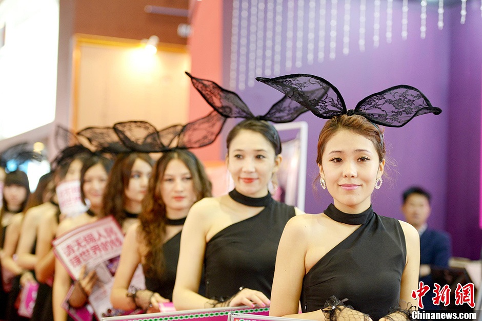 美女被关美女亮相房交(囚笼)-搜狐滚动重庆组图陪玩图片