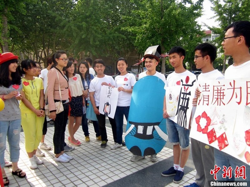 静雅海鲜自助多少钱_熊猫参谋海鲜自助餐厅_海鲜自助餐(3)