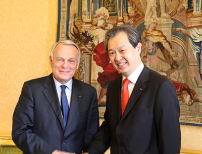 2013年5月17日下午,法国政府总理埃罗在总理府会见中国驻法国大使孔泉