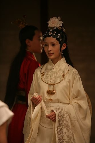李沁,在2010年的《新红楼梦》中饰演小宝钗一
