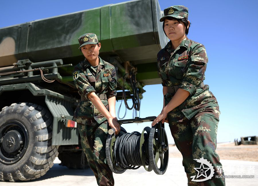 二炮部队女兵部署长剑巡航导弹现场图曝光