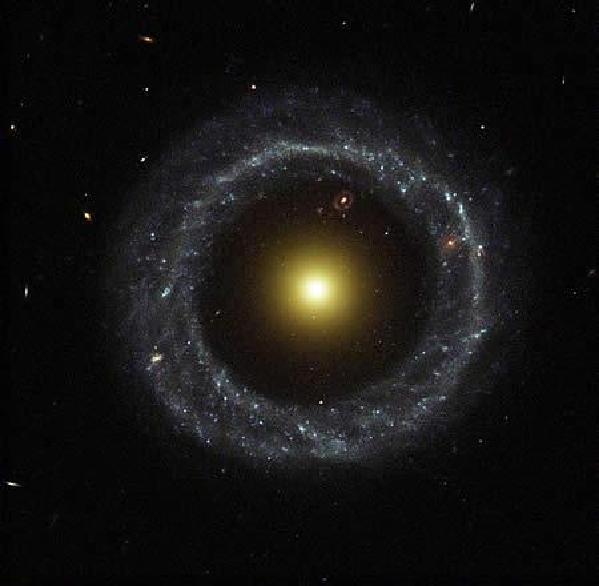 m81位于大熊座星系里,是一个美丽的螺旋星系,也是地球上空肉眼可以