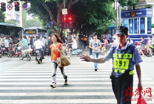 "随手拍"曝光首批交通违法者(组图)