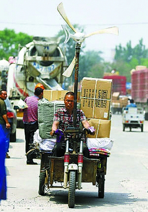 石家庄拉风男自制风力发电三轮车(图)