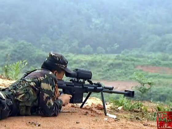 解放军10式狙击步枪亮相 可准确攻击轻型装甲