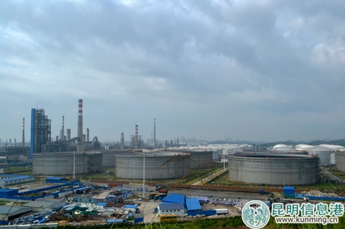 代表团考察钦州炼油厂 中央监控堪比神九发射