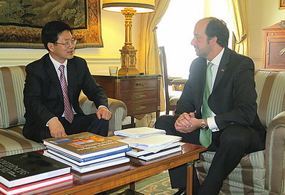 葡萄牙大使黄松甫拜会葡新任外交与合作国务秘