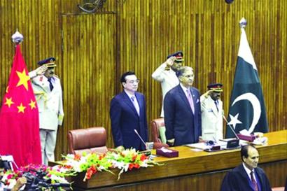 5月23日，国务院总理李克强在巴基斯坦参议院大厅发表演讲。